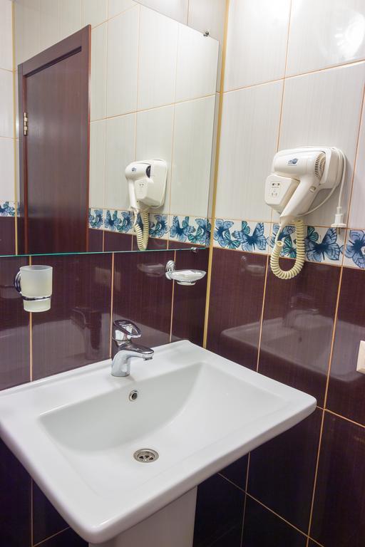 خاركيف Hotel Artua الغرفة الصورة