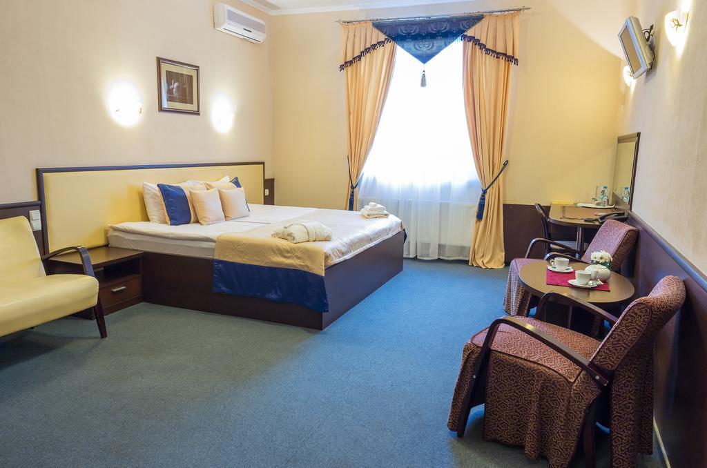خاركيف Hotel Artua الغرفة الصورة