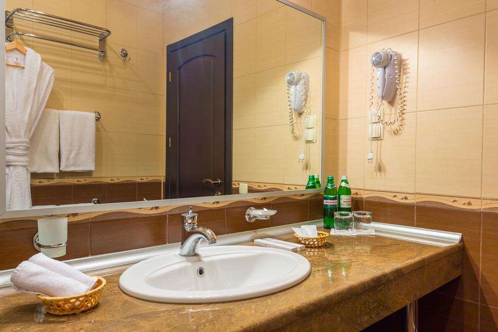 خاركيف Hotel Artua الغرفة الصورة