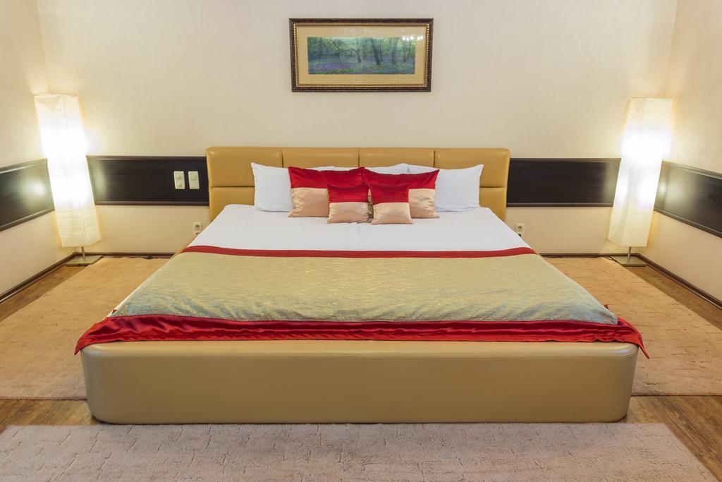 خاركيف Hotel Artua الغرفة الصورة
